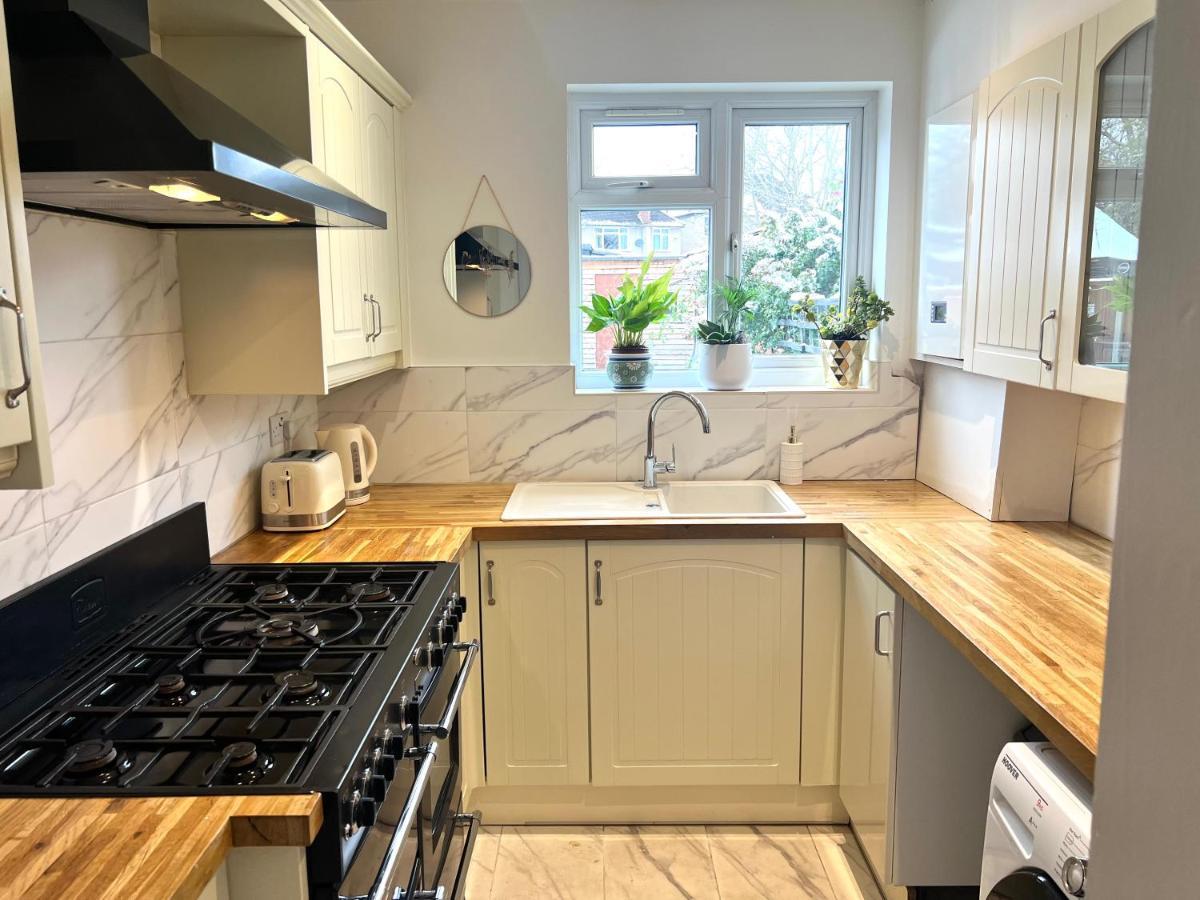 Cosy Double Bedroom For One Guest * Londres